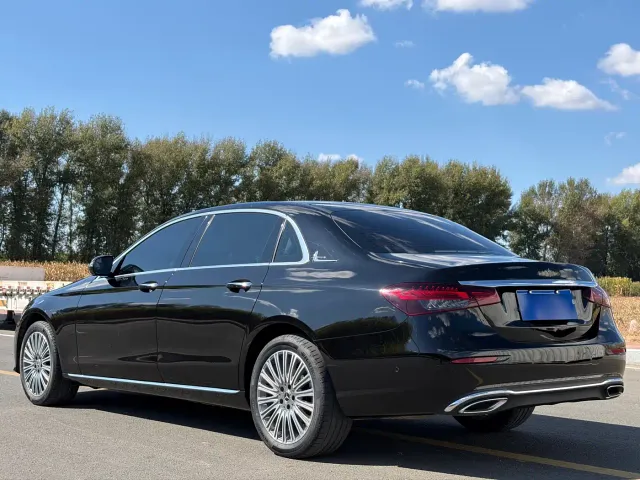 Mercedes-Benz E-Class — Фото автомобиля 6
