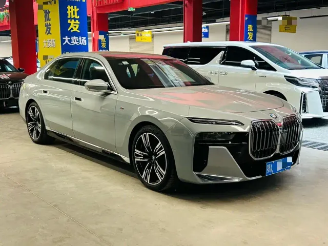 BMW 7 Series — Фото автомобиля 3