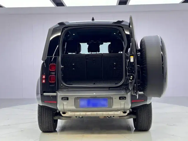 Land Rover Defender — Фото автомобиля 9
