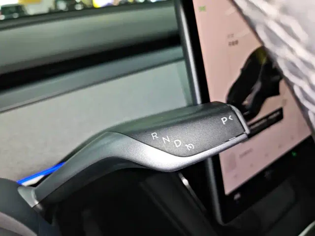 Tesla Model Y 2024 Rear-Wheel Drive Version — Фото автомобиля 13