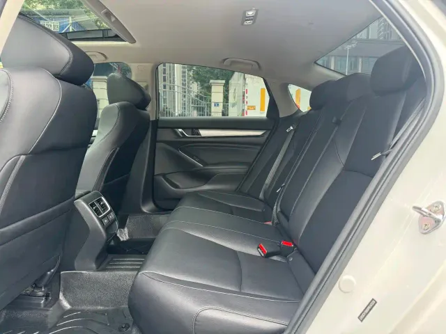 Honda Accord — Фото автомобиля 9