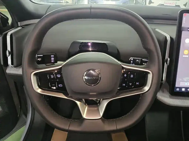 Volvo EX30 — Фото автомобиля 10