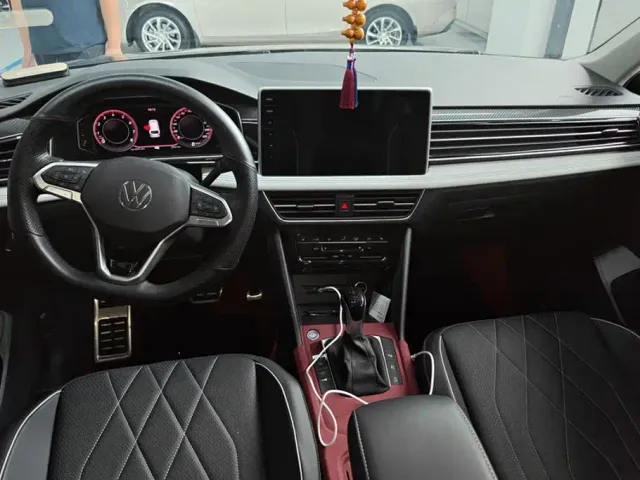 Volkswagen Tiguan L — Фото автомобиля 12