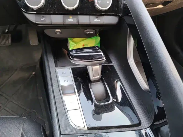 Hyundai Elantra — Фото автомобиля 13