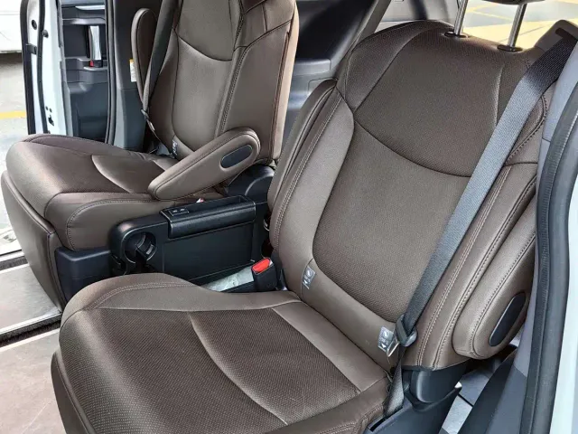 Toyota Sienna — Фото автомобиля 6