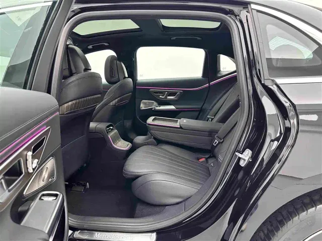 Mercedes-Benz E-Class — Фото автомобиля 19