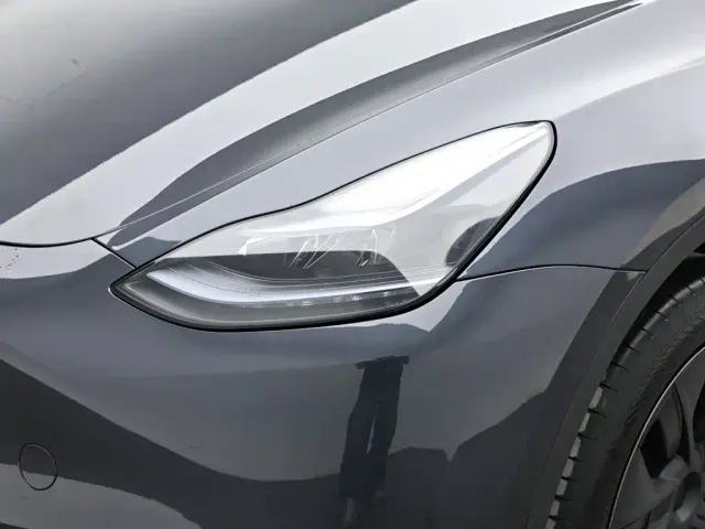 Tesla Model Y — Фото автомобиля 18