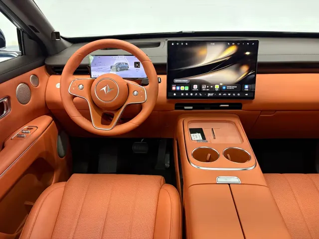 Dongfeng E8 M8 — Фото автомобиля 14