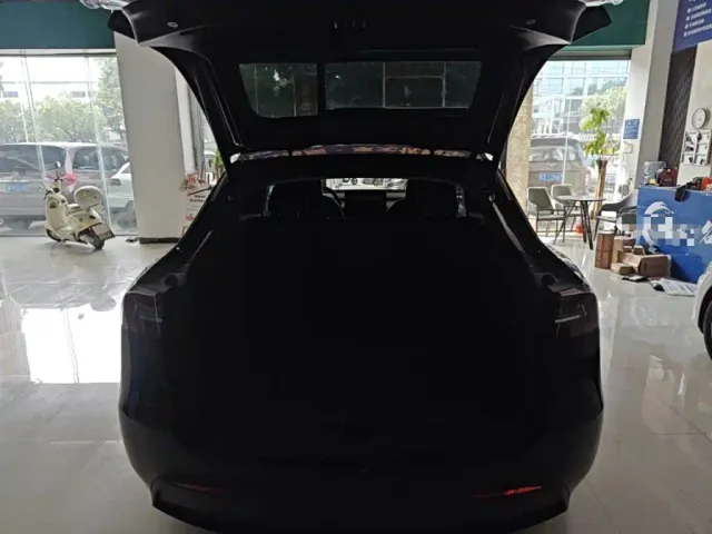 Tesla Model Y 2022 Facelift Rear-Wheel Drive Version — Фото автомобиля 18