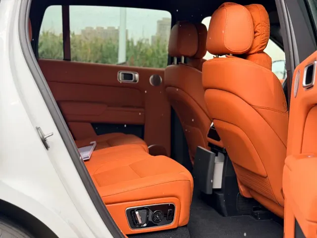 Li Auto L7 — Фото автомобиля 10