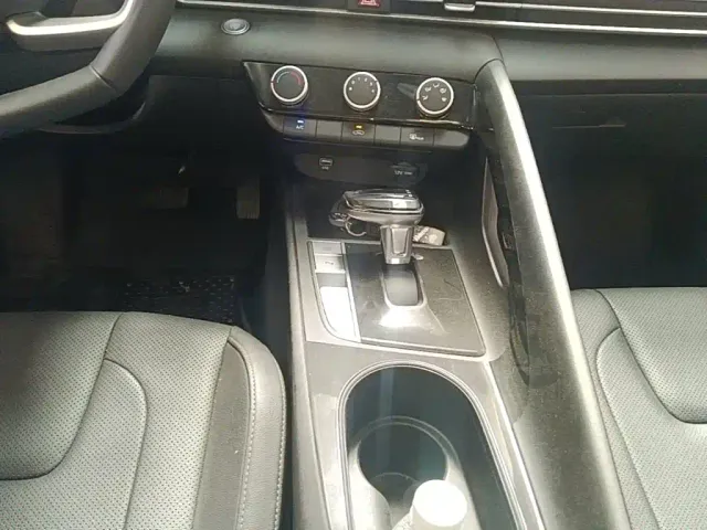 Hyundai Elantra — Фото автомобиля 13