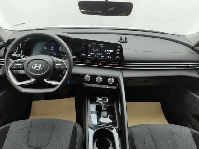Hyundai Elantra — Фото автомобиля 12