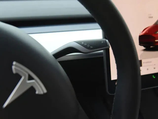 Tesla Model Y — Фото автомобиля 11