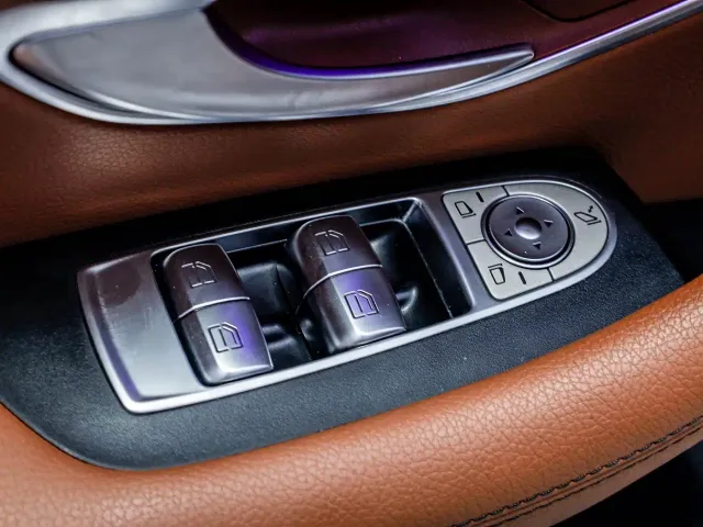 Mercedes-Benz E-Class — Фото автомобиля 20