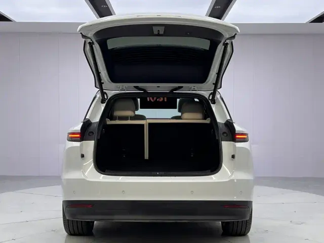 Li Auto i6 — Фото автомобиля 9