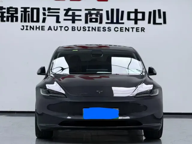 Tesla Model 3 — Фото автомобиля 3