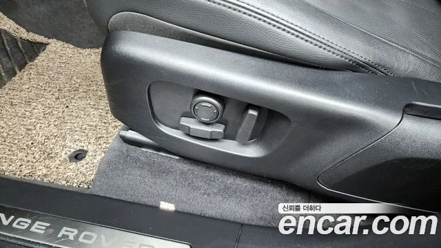Land Rover Range Rover Velar Range Rover Velar 2.0 P250 Dynamic SE — Фото автомобиля 26
