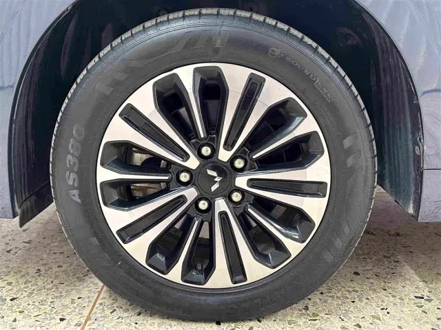 Wuling Jiachen — Фото автомобиля 12