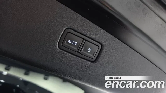Genesis GV70 — Фото автомобиля 16