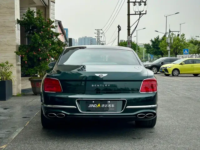 Bentley Flying Spur — Фото автомобиля 12