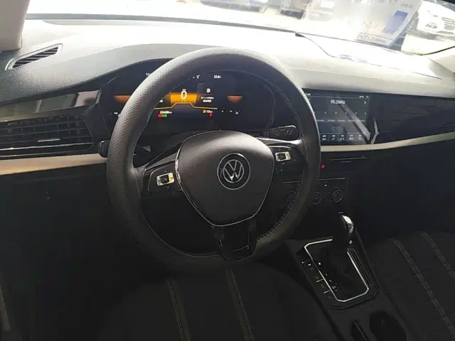 Volkswagen Lavida — Фото автомобиля 10
