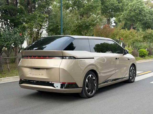 Xpeng X9 — Фото автомобиля 4