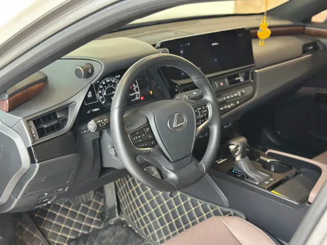 Lexus ES — Фото автомобиля 7