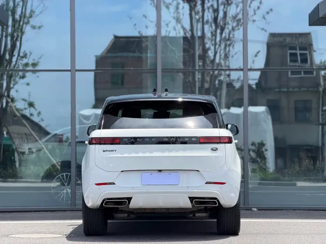 Land Rover Range Rover Sport — Фото автомобиля 4