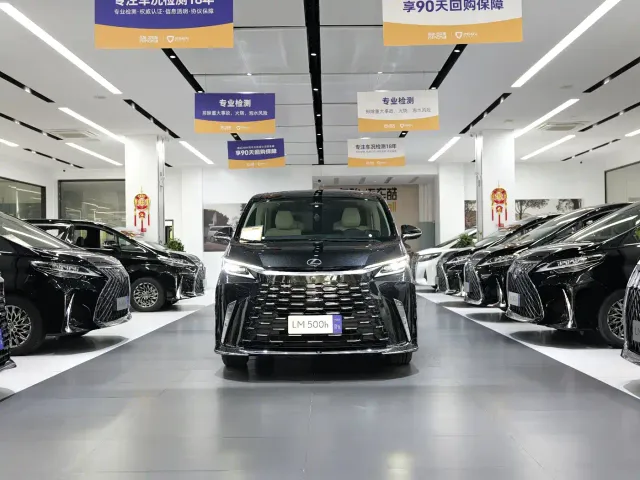 Lexus LM — Фото автомобиля 3