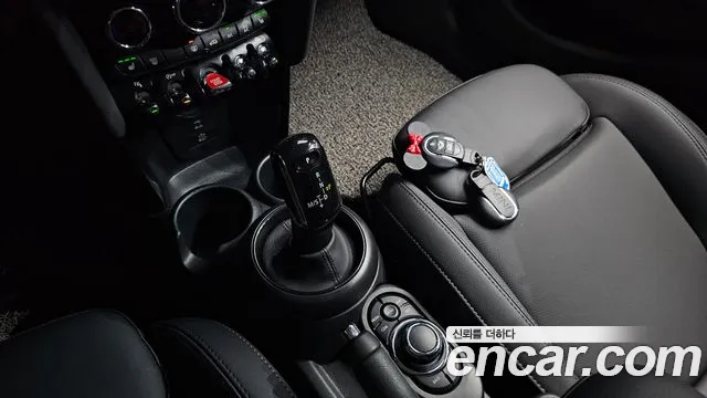 Mini Cooper Cooper 5 дверей Classic — Фото автомобиля 9