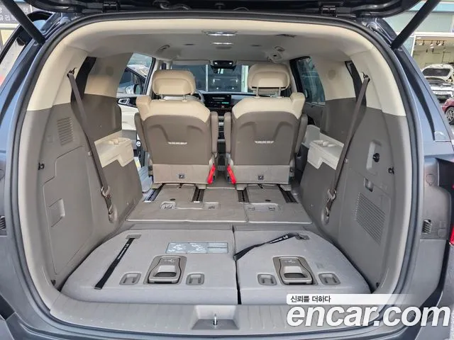 Kia Carnival Generation 4 — Фото автомобиля 17
