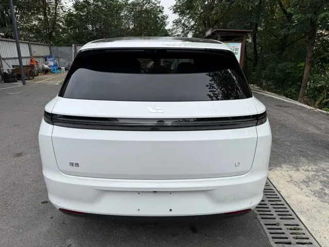 Li Auto L7 — Фото автомобиля 6