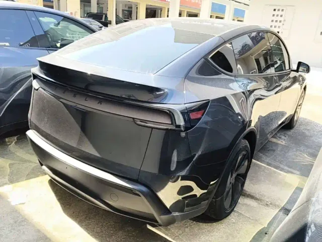 Tesla Model Y — Фото автомобиля 6