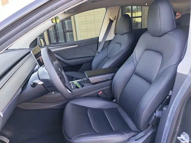 Tesla Model Y — Фото автомобиля 14