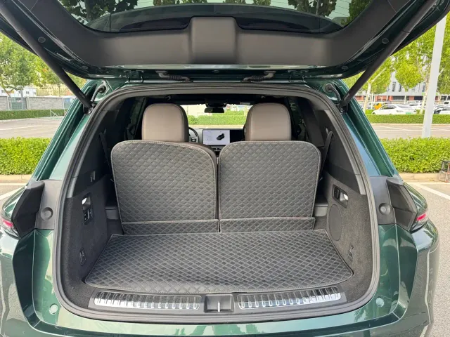 Li Auto L8 — Фото автомобиля 14