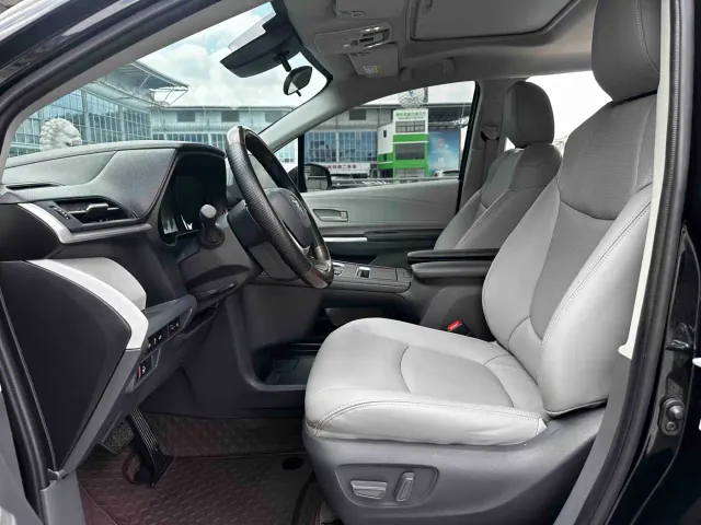 Toyota Sienna — Фото автомобиля 8