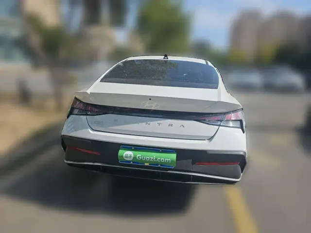 Hyundai Elantra — Фото автомобиля 3