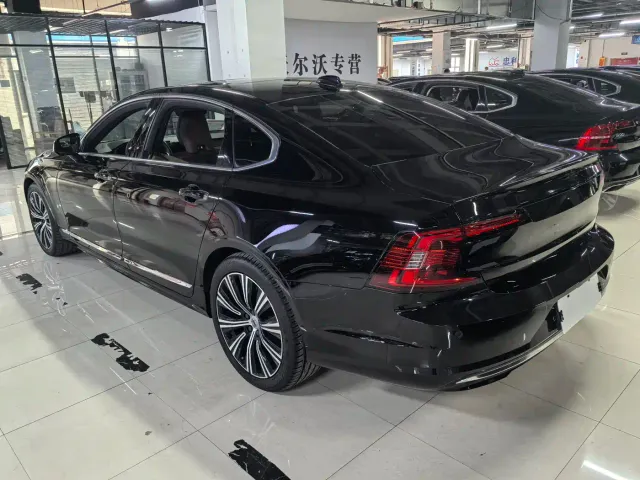 Volvo S90 — Фото автомобиля 4