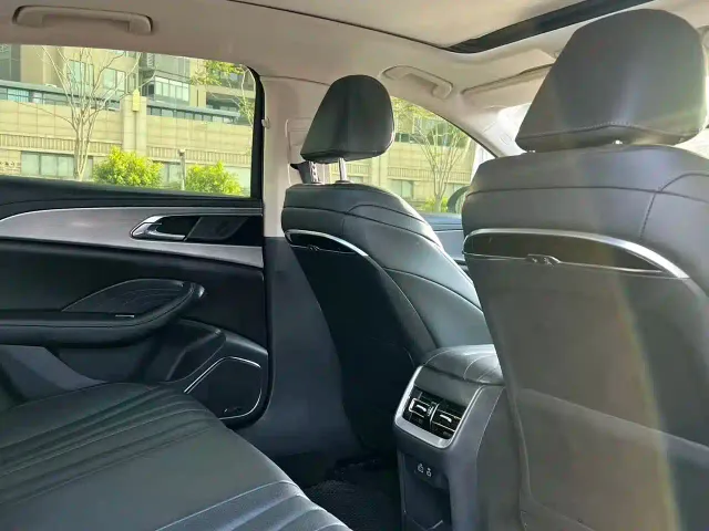 Hongqi H5 — Фото автомобиля 12