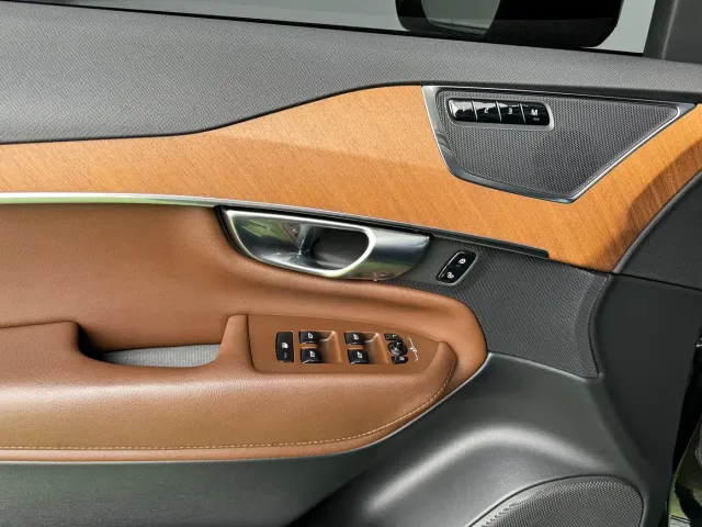 Volvo XC90 — Фото автомобиля 10