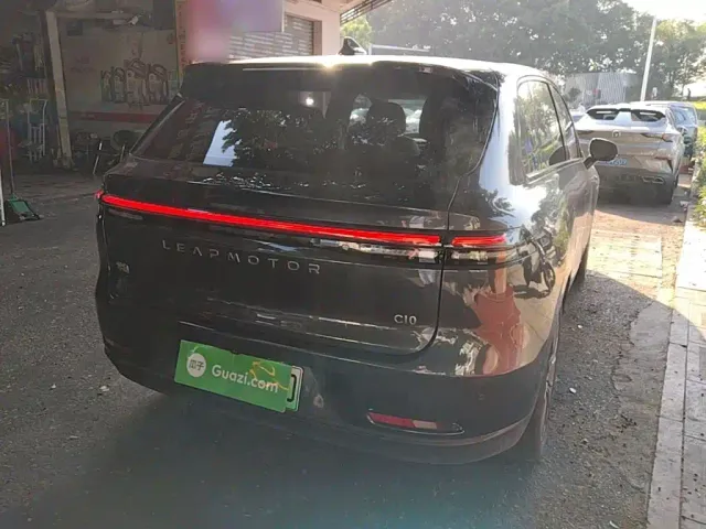 Leapmotor C10 — Фото автомобиля 6