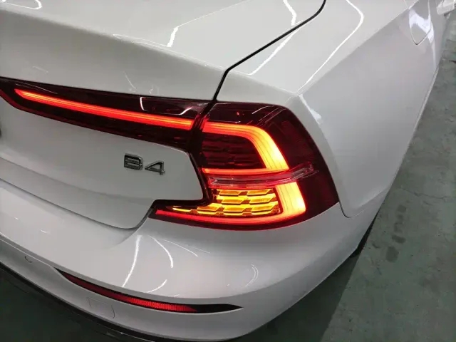 Volvo S60 — Фото автомобиля 22