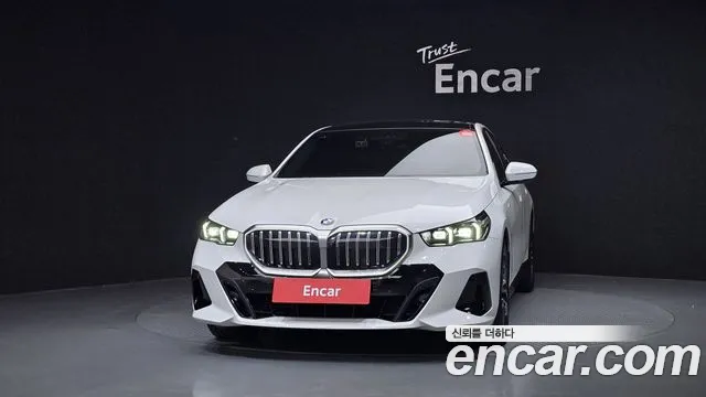 BMW 5 Series G60 — Фото автомобиля 3