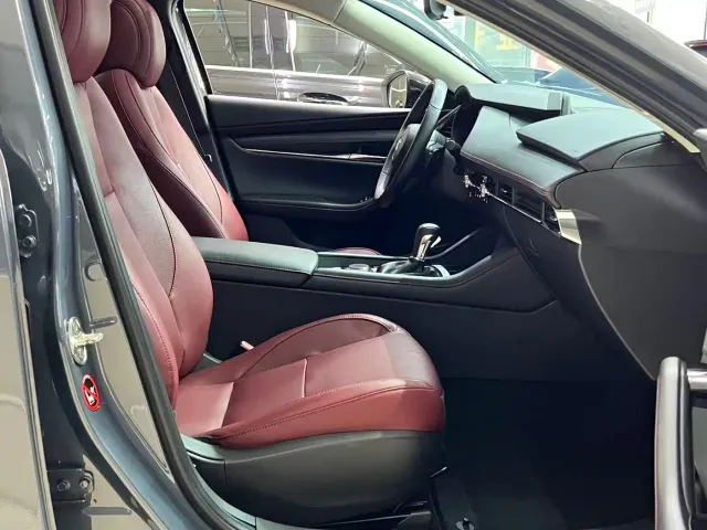 Mazda Axela — Фото автомобиля 19