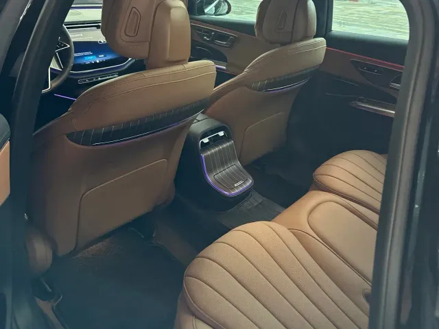 Mercedes-Benz E-Class — Фото автомобиля 3