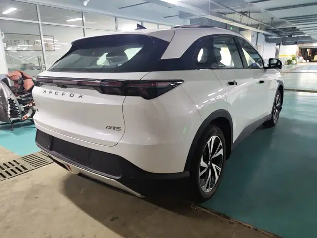Arcfox Alpha T5 — Фото автомобиля 6