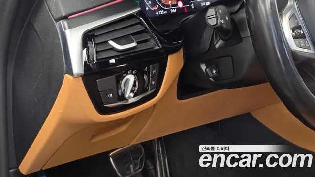 BMW 5 Series G30 — Фото автомобиля 27