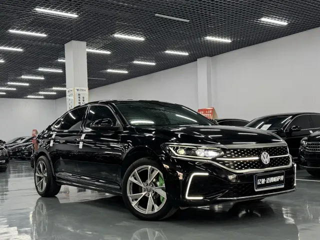 Volkswagen Passat — Фото автомобиля 3