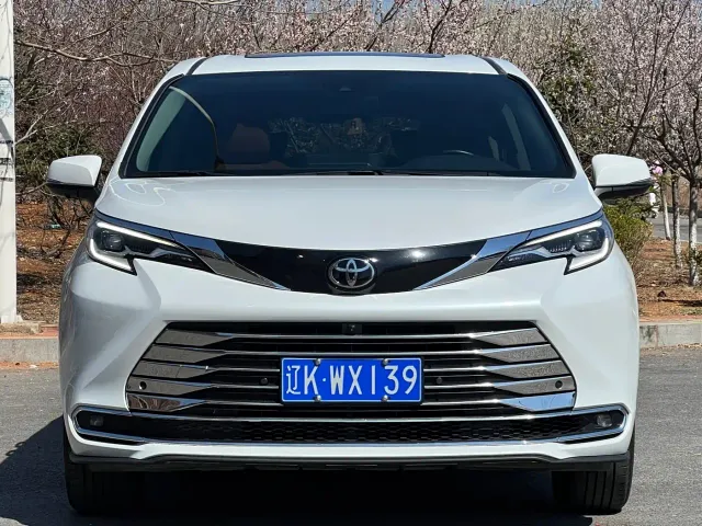 Фотография автомобиля — Toyota Sienna