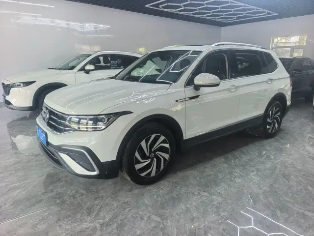 Volkswagen Tiguan L — Фото автомобиля 3